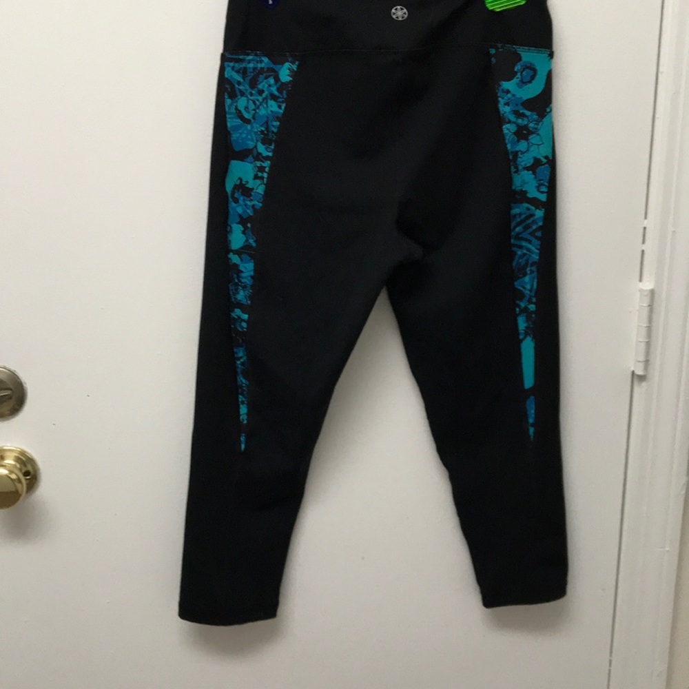 Black Gaiam workout capris